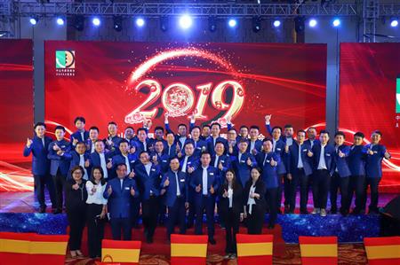 2019年3月，紅古軒榮升為中山市家具商會永遠(yuǎn)名譽(yù)會長單位